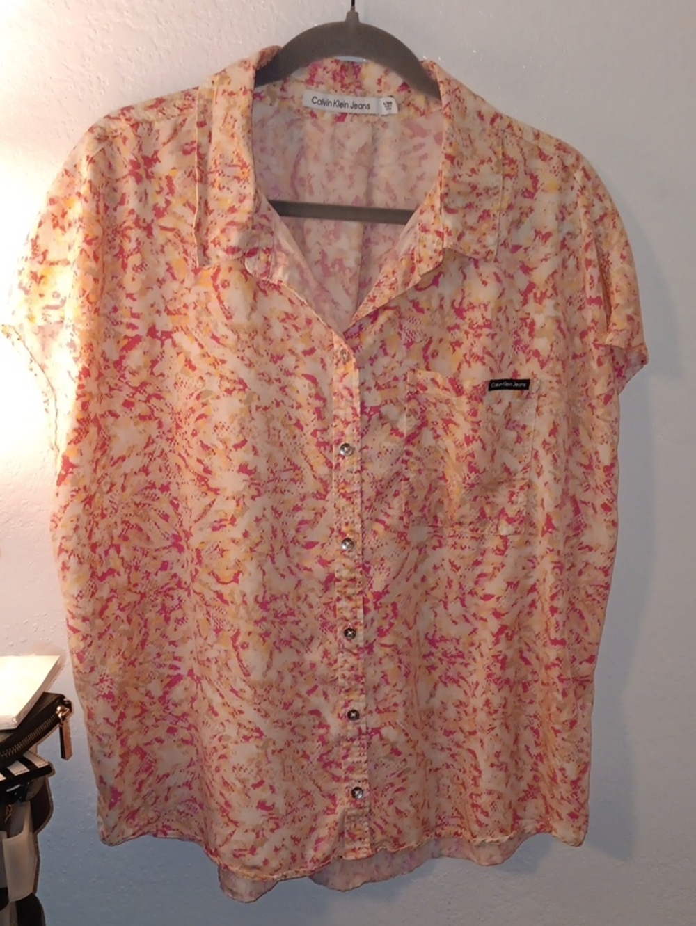 Calvin Klein Prekoved Jeans Pink and Cream Short Sleeve Button-Down Shirt